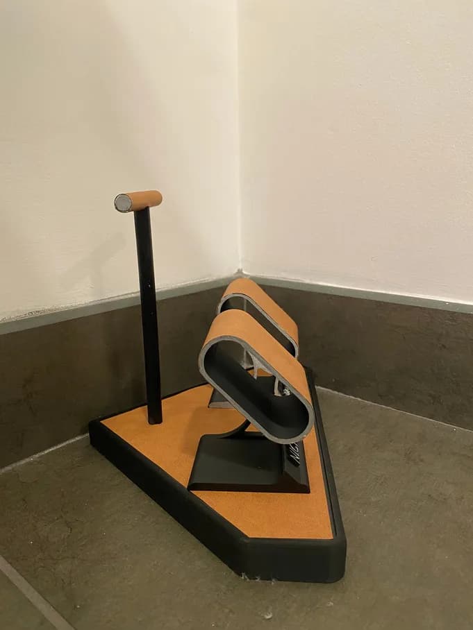 Photos of the Luxe Dock model in a corner from several angles (2 of 4)