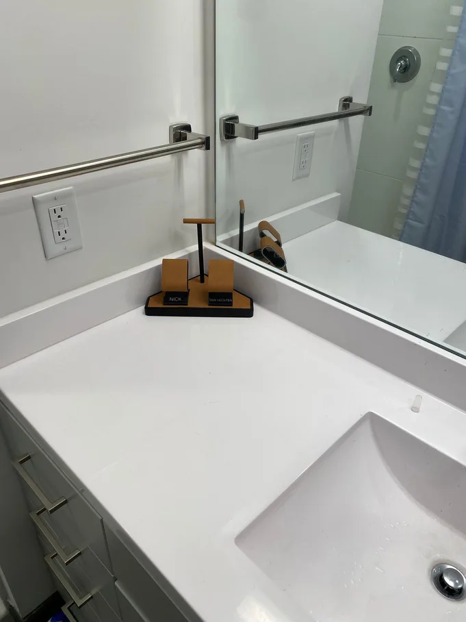 Photos of the Luxe Dock placed on bathroom counters (2 of 4)
