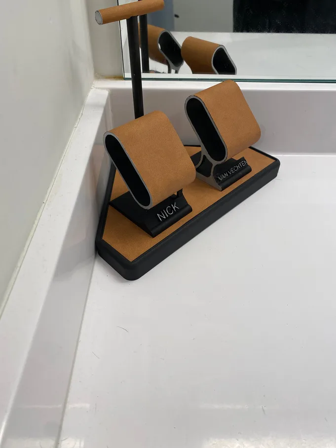 Photos of the Luxe Dock placed on bathroom counters (3 of 4)