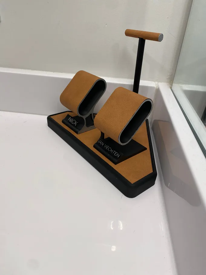 Photos of the Luxe Dock placed on bathroom counters (4 of 4)